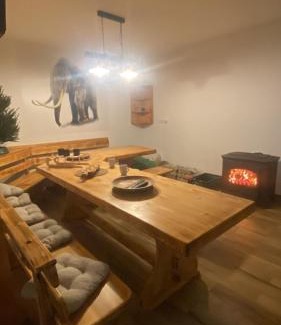 Loucna Pod Klinovcem Ski Chalet | Family-Friendly Retreat at Chata Mamutka-New with Kitchen