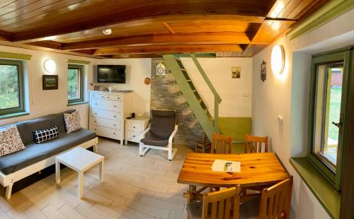Micov-Susice Cabin | Pet-Friendly Retreat at Chata na konci louky, Rated 9.4/10