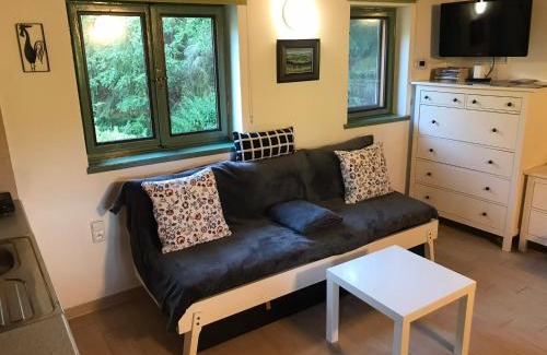 Micov-Susice Cabin | Pet-Friendly Retreat at Chata na konci louky, Rated 9.4/10