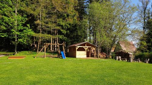 Horni Plana Cabin | Discover Chata Nela: Pet-Friendly Oceanfront Retreat