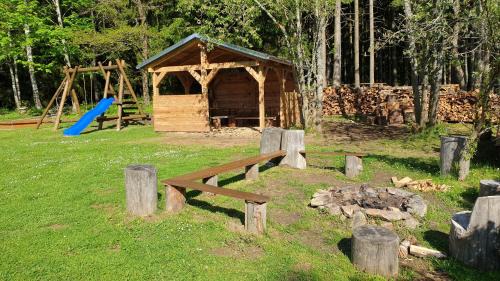Horni Plana Cabin | Discover Chata Nela: Pet-Friendly Oceanfront Retreat