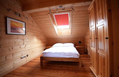 Grzechynia Ski Chalet | Oceanfront Retreat at Chata Palarówka with Hot Tub
