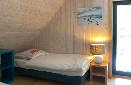 Zagorz Ski Chalet | Charming Chata pod Cześnią: Pet-Friendly Retreat with Kitchen