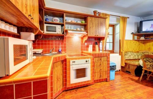Loucna nad Desnou Cabin | Cozy Chata pod Mravenečníkem: Pet-Friendly Retreat