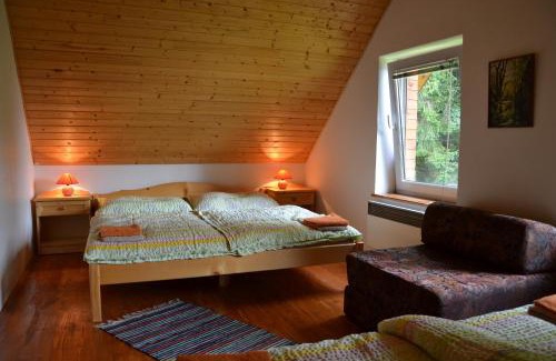 Spisske Tomasovce Cabin | Pet-Friendly Chata Pohoda in Slovenský Raj with Kitchen