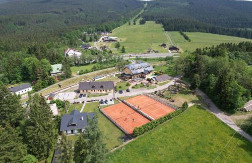 Ramzova Hotel | Relax at Chata Ramzovské sedlo with Ocean View & Pool