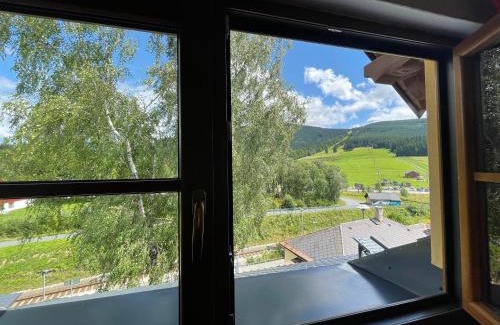 Ramzova Hotel | Relax at Chata Ramzovské sedlo with Ocean View & Pool