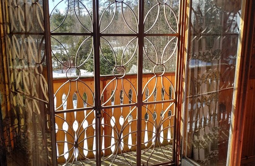 Stara Lesna Cabin | Pet-Friendly Retreat at Chata Retro with Breakfast Included