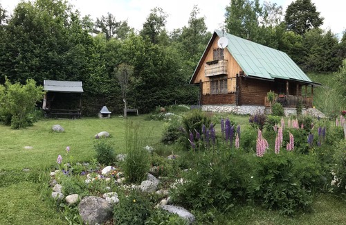 Stara Lesna Cabin | Pet-Friendly Retreat at Chata Retro with Breakfast Included