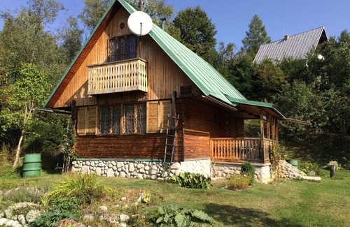 Stara Lesna Cabin | Pet-Friendly Retreat at Chata Retro with Breakfast Included