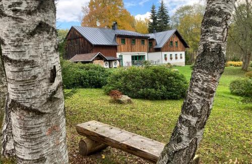 Zelezna Ruda Apartment | Highly Rated Chata Rozhlas: Family-Friendly Dining Awaits
