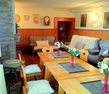 Mlynceky House | Cozy Chata Salaš: Family-Friendly with Breakfast Included