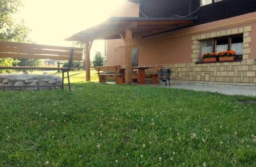 Mlynceky House | Cozy Chata Salaš: Family-Friendly with Breakfast Included