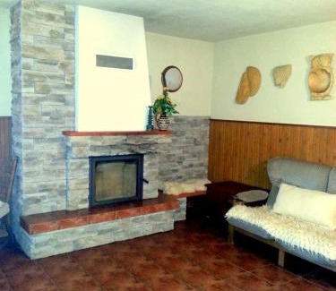 Mlynceky House | Cozy Chata Salaš: Family-Friendly with Breakfast Included