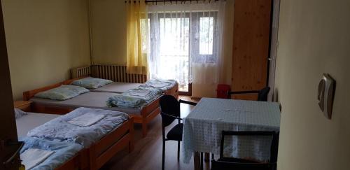Zwardon House | Relax at Chata u Żaby with Family-Friendly Amenities