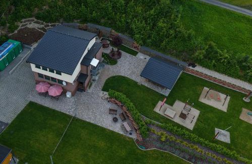 Prostredni Becva Apartment | Pet-Friendly Retreat with Ocean Views at Chata U dědka