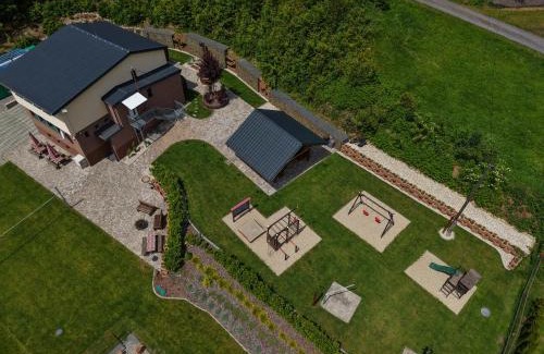 Prostredni Becva Apartment | Pet-Friendly Retreat with Ocean Views at Chata U dědka