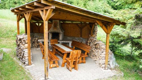 Hnilcik Ski Chalet | Unwind at CHATA U VINCENTA: Sauna & Hot Tub Retreat