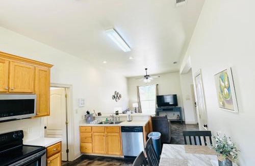 Pine Grove Apartment | Pet-Friendly Chateau 16: Rated 10/10 for Family Comfort
