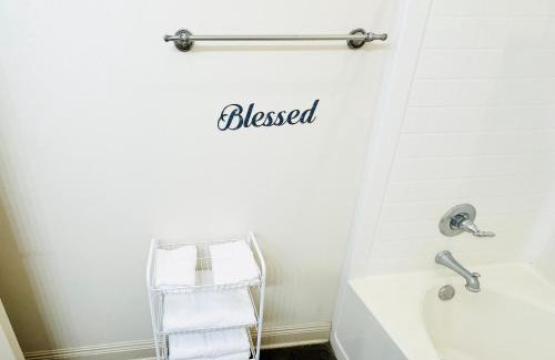 Pine Grove Apartment | Pet-Friendly Chateau 16: Rated 10/10 for Family Comfort