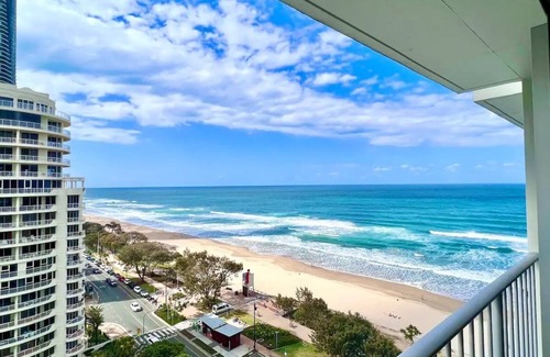Surfers Paradise Apartment | Chateau Beachside