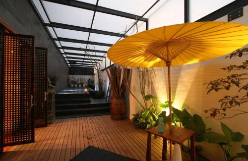 Xitun District Hotel | Cozy Chateau Boutique Motel: Pet Friendly with Hot Tub
