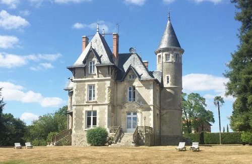 Moutiers-sur-le-Lay Bed & Breakfast | Relax at Chateau Breduriere with Oceanfront Views & Spa