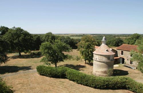 Moutiers-sur-le-Lay Bed & Breakfast | Relax at Chateau Breduriere with Oceanfront Views & Spa
