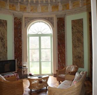 Roquemaure House | Chateau Castelrives: Pet-Friendly Retreat with Pool Access