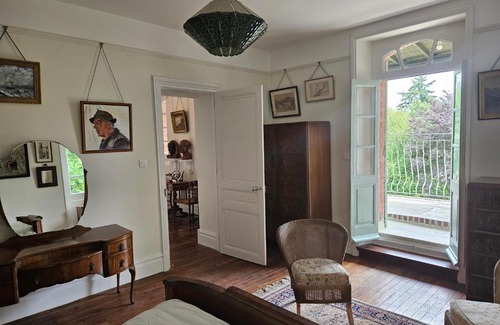 Chateauponsac Bed & Breakfast | Guest Rated 9.6: Stay at Chateau Coeur de Lion Today