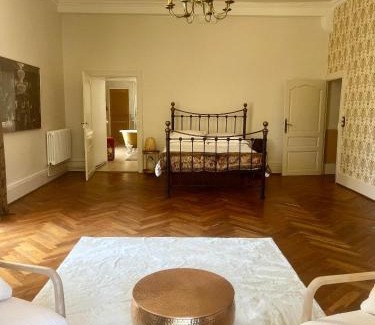 Andiran Bed & Breakfast | Child-Friendly Retreat at Chateau d'Hordosse - Rated 9.1/10