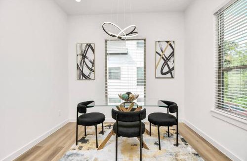 OST - South Union House | Chateau de Amour- Exquisite Townhouse - Medical Center, Downtown HTX