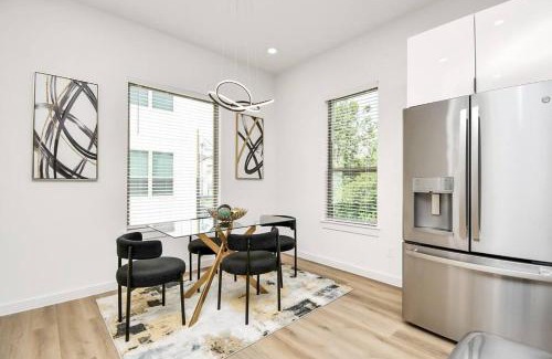 OST - South Union House | Chateau de Amour- Exquisite Townhouse - Medical Center, Downtown HTX