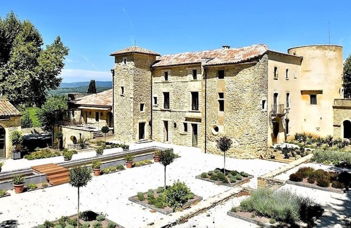 Bonnieux Villa | Chateau de Bonnieux: Enchanting Retreat for 15 Guests