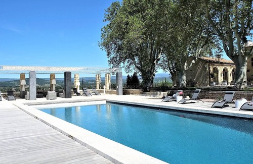 Bonnieux Villa | Chateau de Bonnieux: Enchanting Retreat for 15 Guests