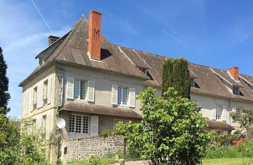 Chamboret Bed & Breakfast | Pet-Friendly Retreat at Chateau de Corrigé - Rated 9/10