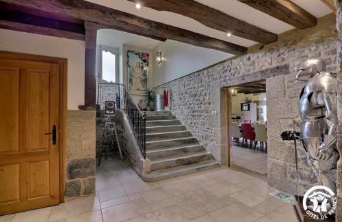 Mezieres-sur-Couesnon Bed & Breakfast | Relax at Chateau de la Giraudais: Family-Friendly Retreat