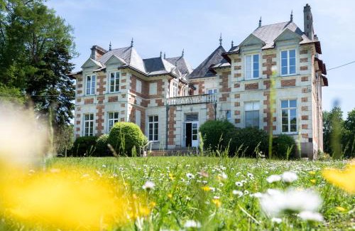 Saint-Aignan-Grandlieu Other | Chateau De La Plinguetiere: Family-Friendly Retreat Awaits