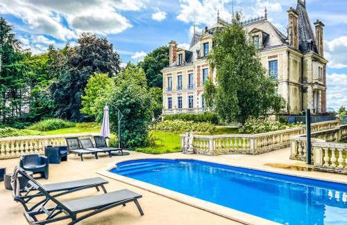 Saint-Leger-de-Fougeret Villa | Experience Oceanfront Relaxation at Chateau de Clinzeau