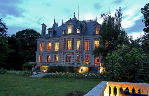 Saint-Leger-de-Fougeret Villa | Experience Oceanfront Relaxation at Chateau de Clinzeau