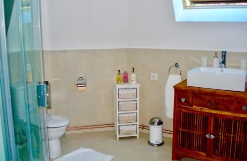 Grandcourt Villa | Pet-Friendly Getaway at Chateau de la Vallee's East Wing