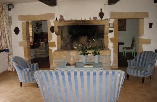 Poisson House | Discover Chateau De Martigny: Pet-Friendly Retreat Awaits
