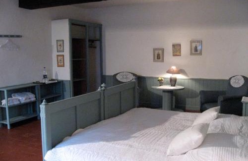 Poisson House | Discover Chateau De Martigny: Pet-Friendly Retreat Awaits