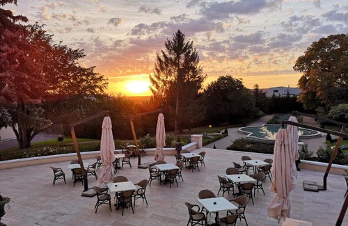 Rilly-la-Montagne Hotel | Enchanting Chateau De Rilly with Hot Tub & Breakfast