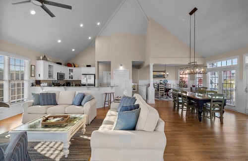 Emerald Isle House | Oceanview Retreat: Private Pool & Easy Beach Access