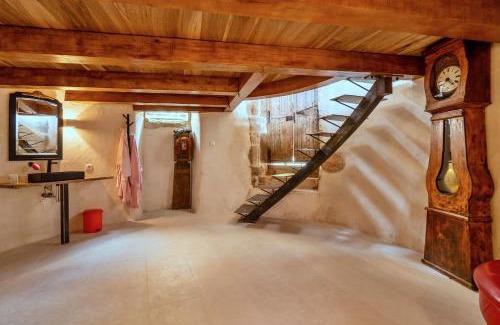 Figeac House | Elegant Chateau de Saint Dau with Oceanfront Pool Access