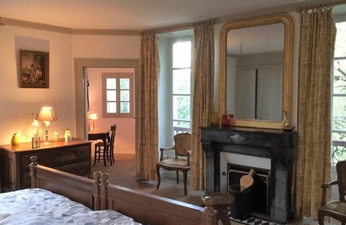 Cavagnac House | Chateau de Sarrazac, beautiful castle in the Dordogne