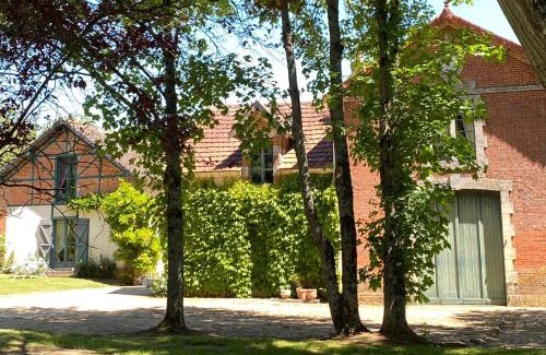 Yvre-l'Eveque House | Elegant Chateau de Vaux: Pet-Friendly with Ocean Views