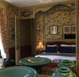 Yvre-l'Eveque House | Elegant Chateau de Vaux: Pet-Friendly with Ocean Views