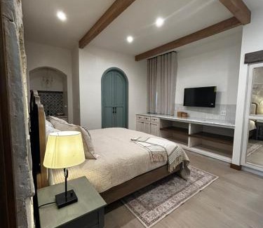 Valle de Guadalupe Hotel | Chateau Del Valle